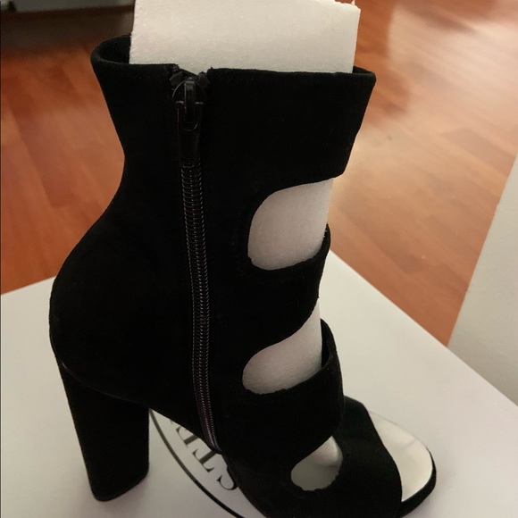 STEVE MADDEN Black Suede Heels - Picture 5 of 5